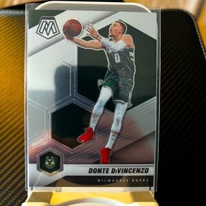 Donte DiVincenzo 2020-21 Milwaukee Bucks Panini Mosaic #13 NBA Trading Card